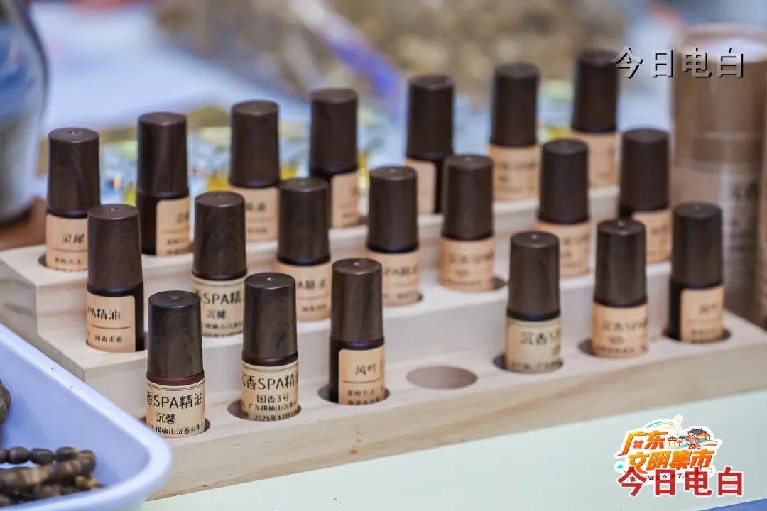 姓家:电白沉香惊艳广东文明集市电子pg一缕千年香韵飘入寻常百(图4) 姓家:电白沉香惊艳广东文明集市电子pg一缕千年香韵飘入寻常百(图4)