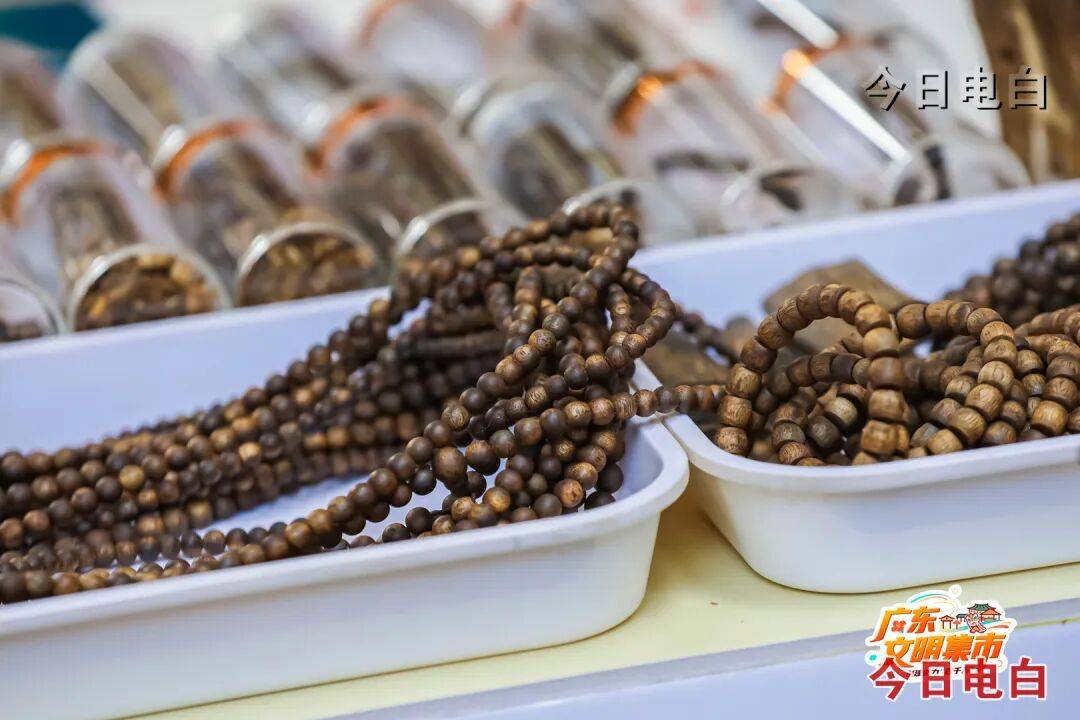 姓家:电白沉香惊艳广东文明集市电子pg一缕千年香韵飘入寻常百(图5) 姓家:电白沉香惊艳广东文明集市电子pg一缕千年香韵飘入寻常百(图5)